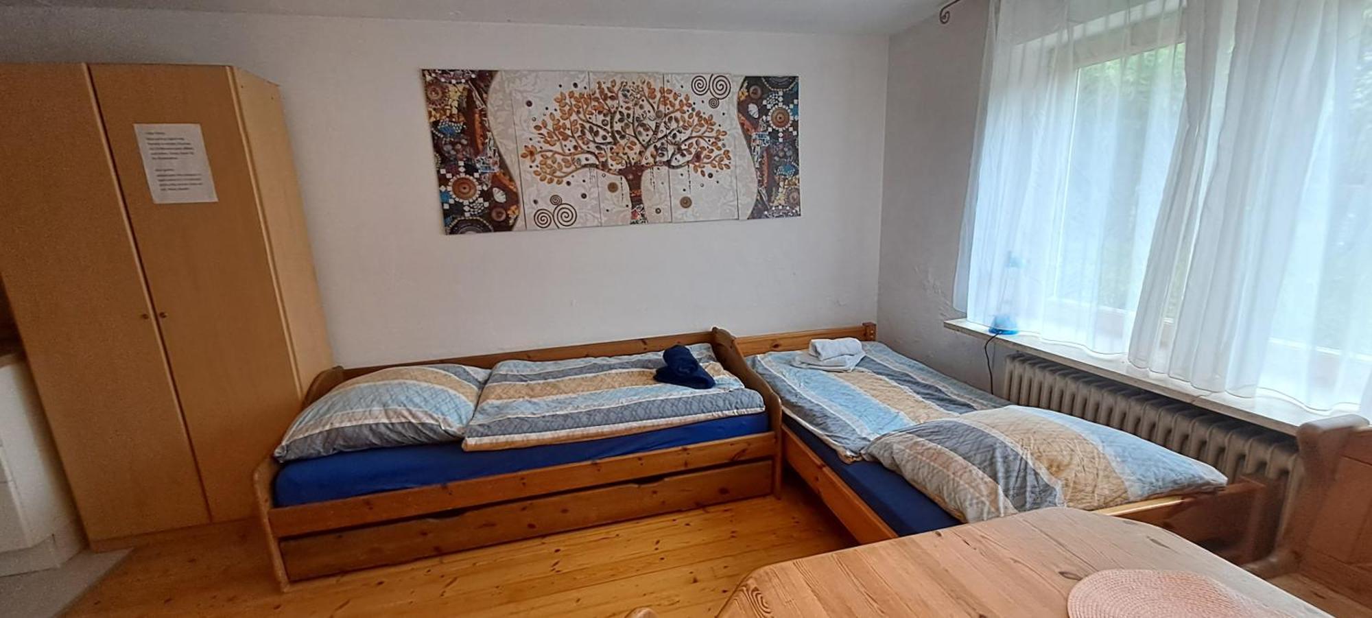 Helle Souterrainwohnung Naehe Flughafen, Landshut Und Muenchen 1 Bis 5 Personen Bruckberg Exterior photo